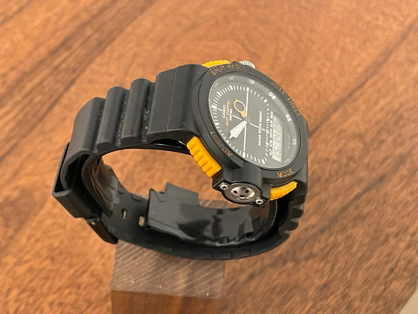 (1980s) CASIO ARW-320 Alti-Depth Meter (serviced)