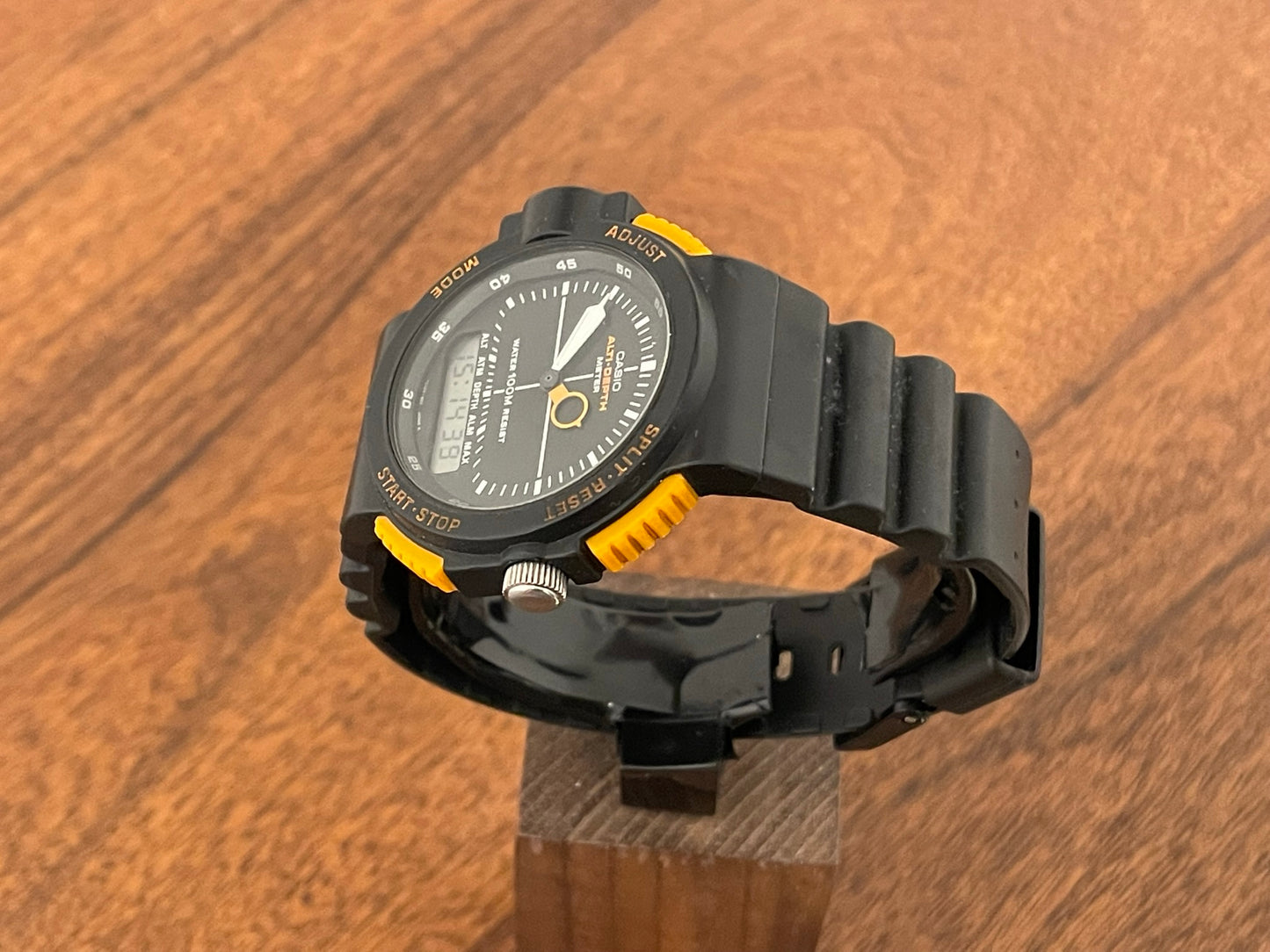 (1980s) CASIO ARW-320 Alti-Depth Meter (serviced)