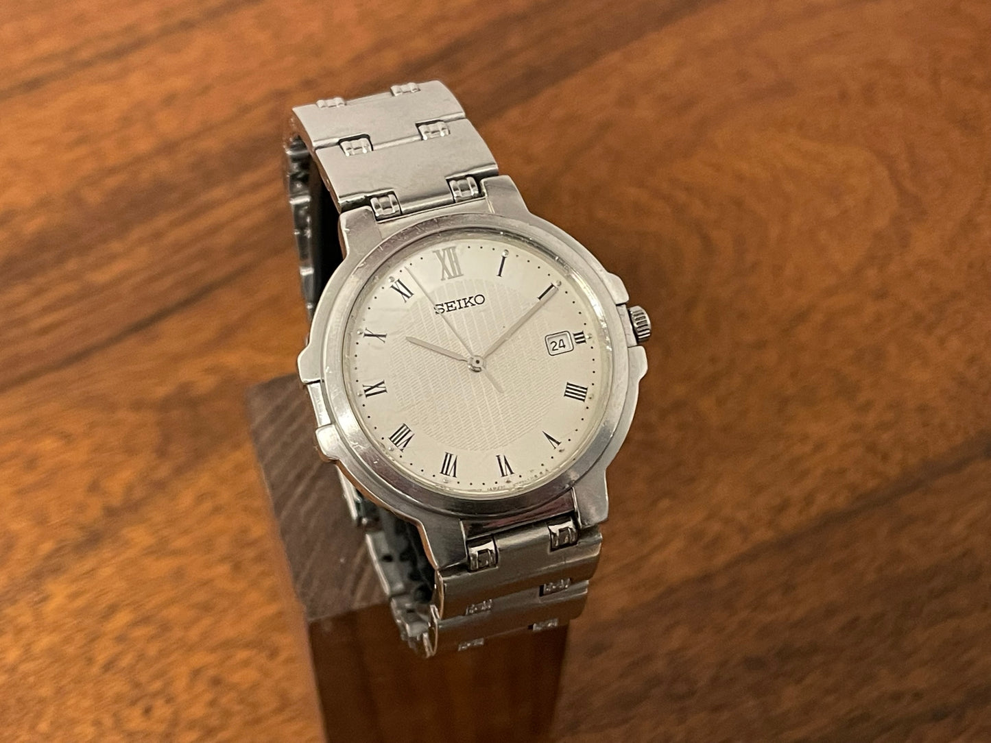 (1990) Seiko V732-0T90 - white dial with roman numerals