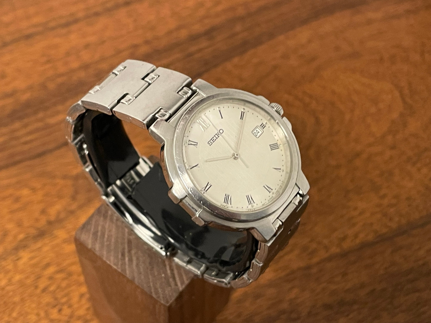 (1990) Seiko V732-0T90 - white dial with roman numerals