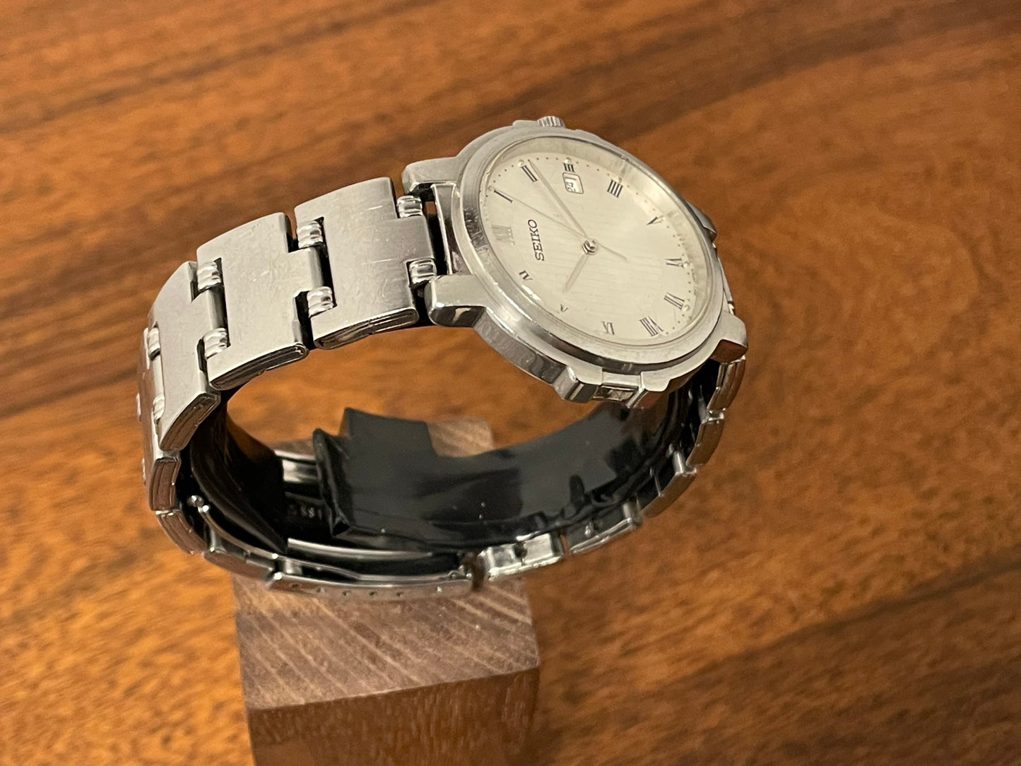 (1990) Seiko V732-0T90 - white dial with roman numerals