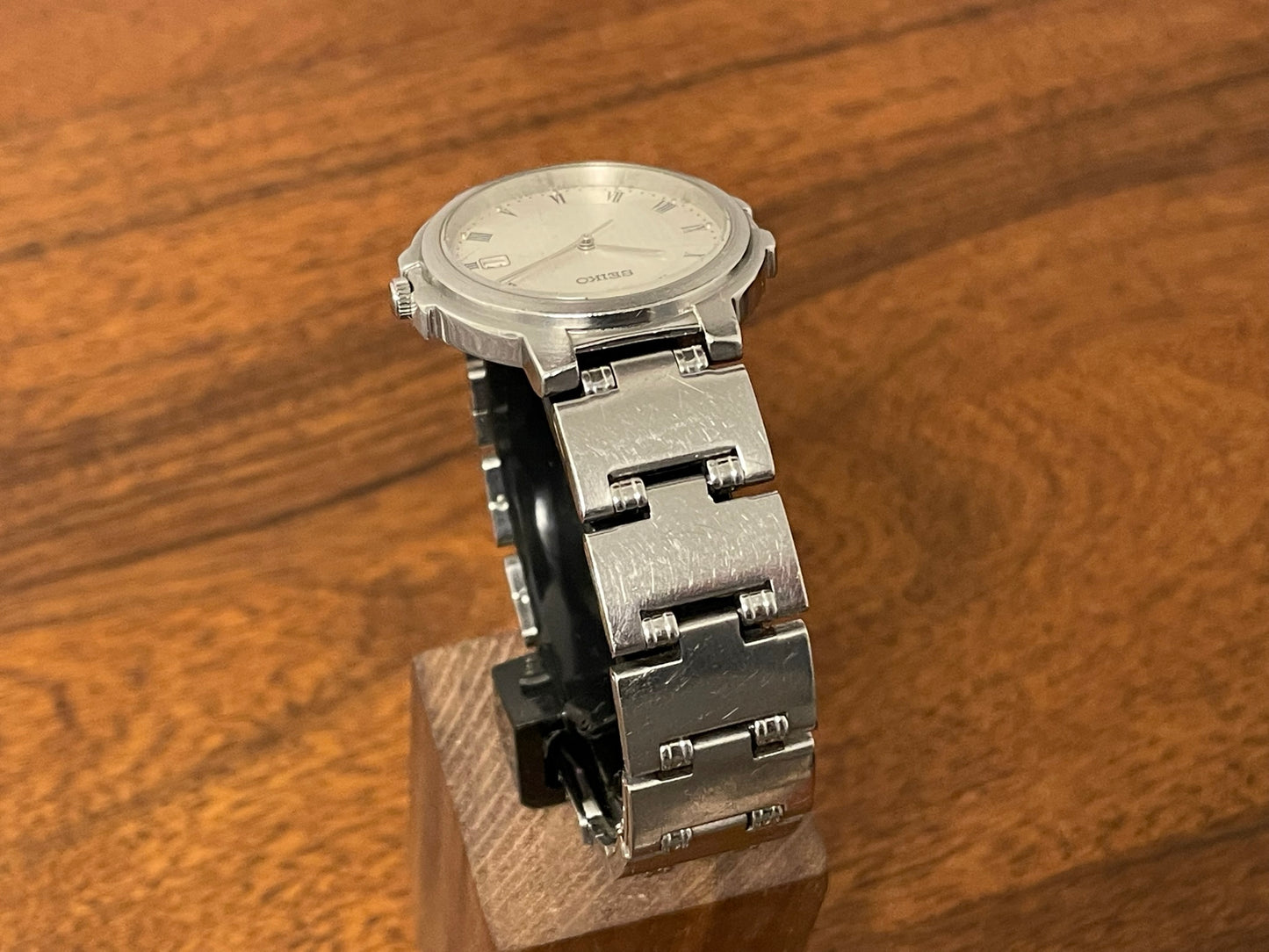 (1990) Seiko V732-0T90 - white dial with roman numerals