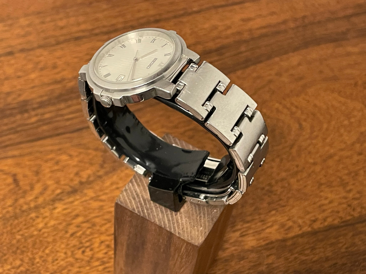 (1990) Seiko V732-0T90 - white dial with roman numerals