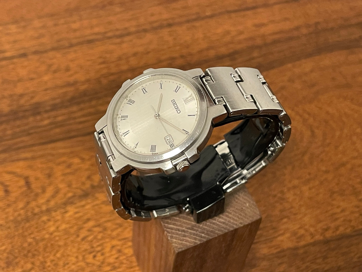 (1990) Seiko V732-0T90 - white dial with roman numerals