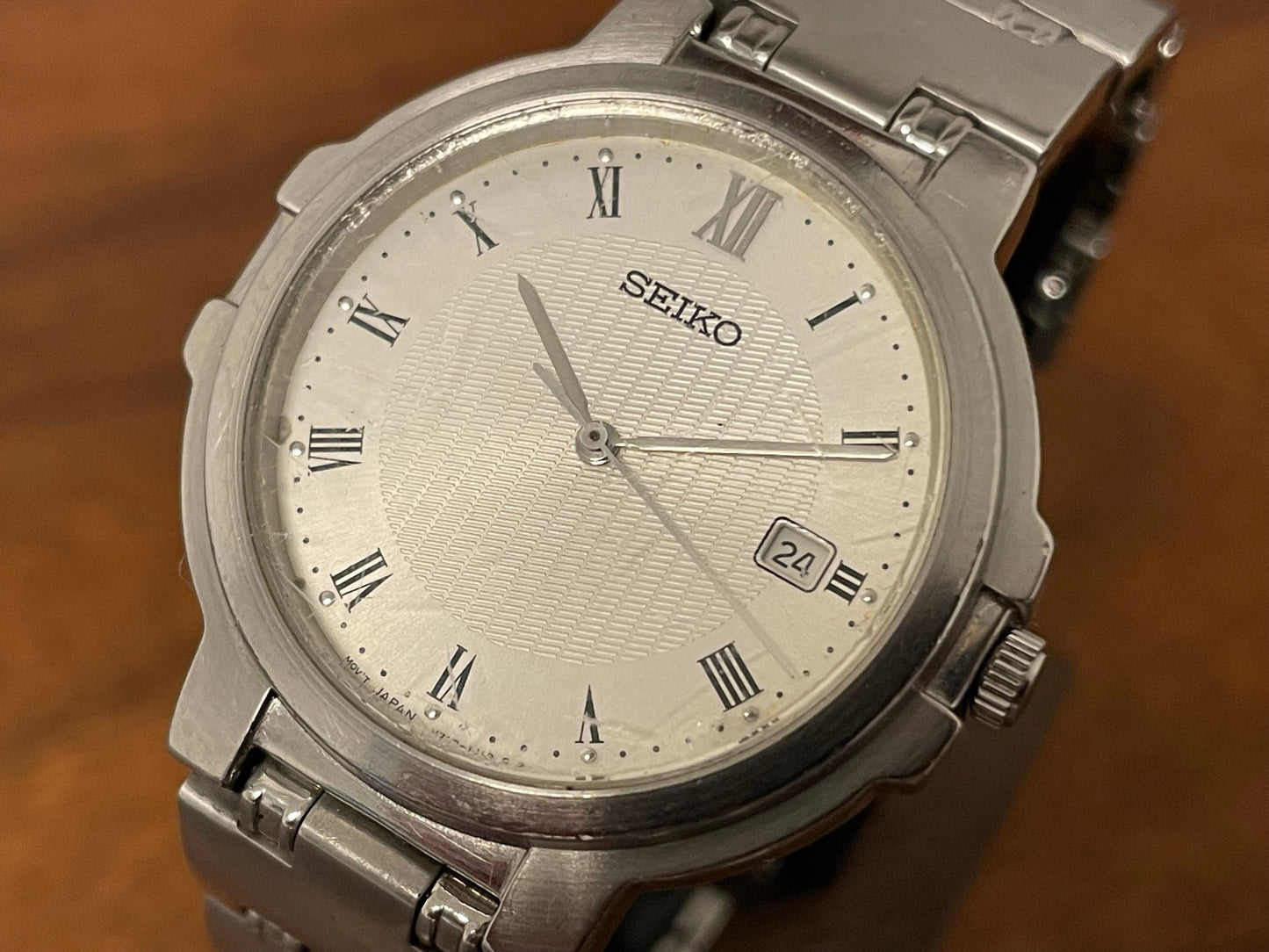 (1990) Seiko V732-0T90 - white dial with roman numerals