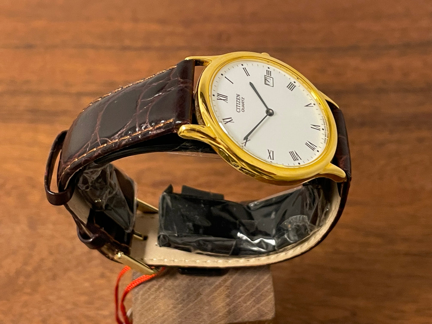 (1995) Citizen QF0838-05A Ore Felici dress watch - white dial w/ black Roman numerals (NOS)