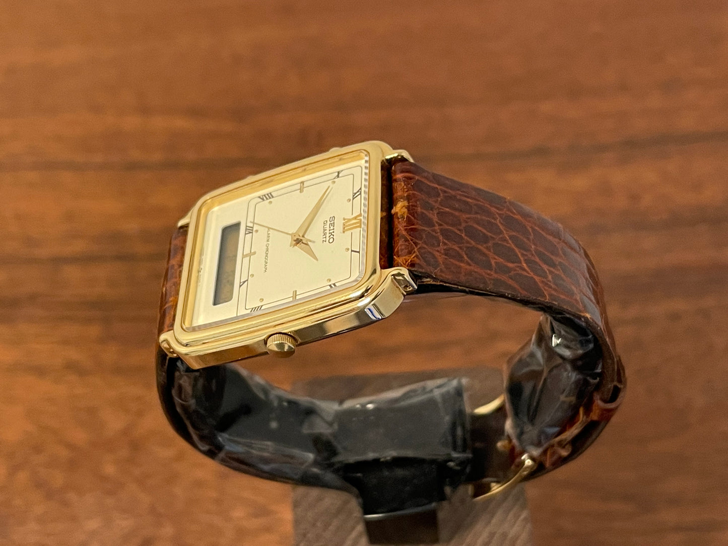 (1985) Seiko H601-5010 Alarm Chronograph - cream dial w/ gold Roman numerals (mint)