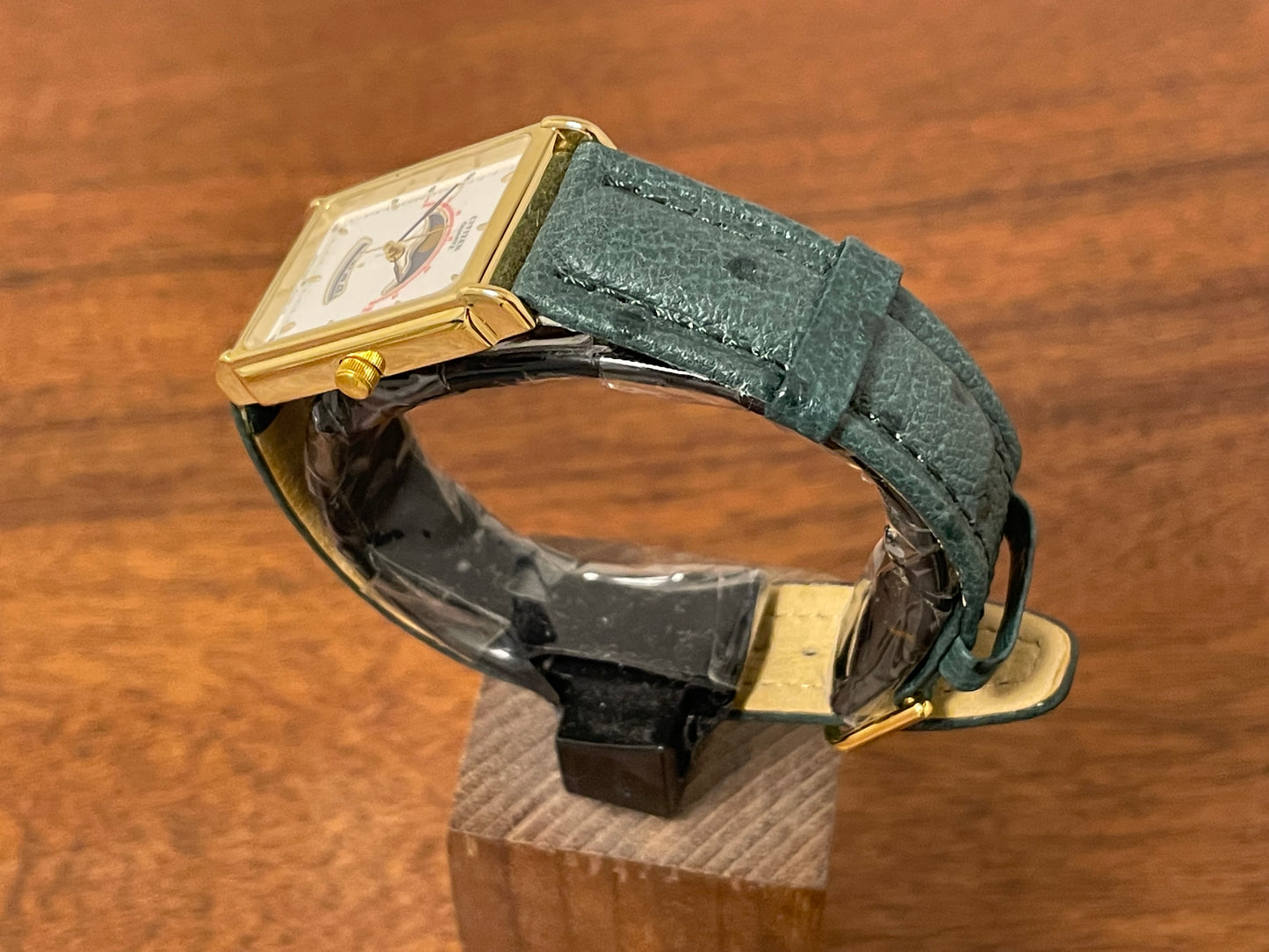 (1990) Citizen 6085-Y56376 “Tank” - white dial w/ moonphase & gold stick markers (mint)