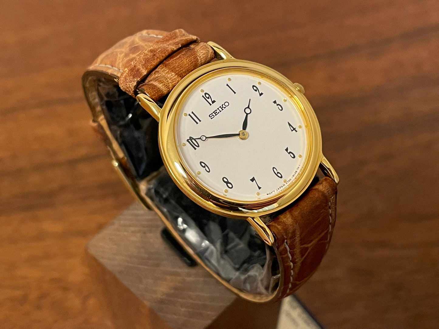 (1995) Seiko V700-6K30 dress watch - white Guilloché dial w/ black Arabic numerals & Breguet hands (NOS)