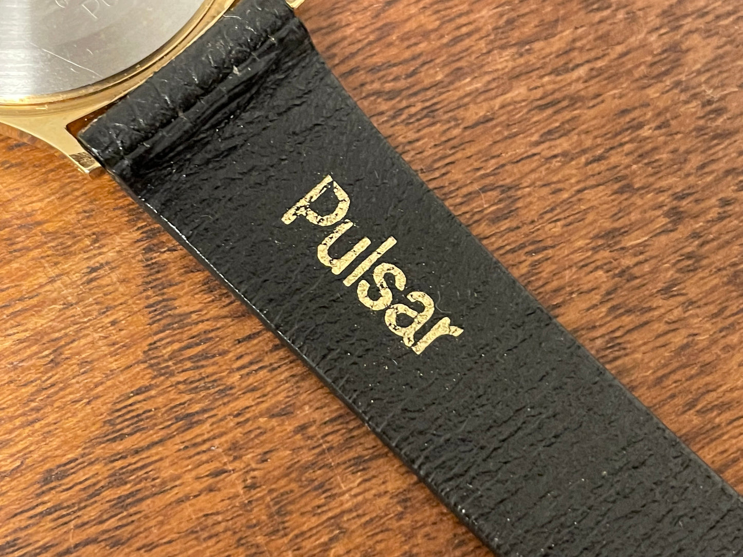 (1990) Pulsar Y552-8009 dress watch - gold colored case - white dial w/ black Roman numerals (NOS)