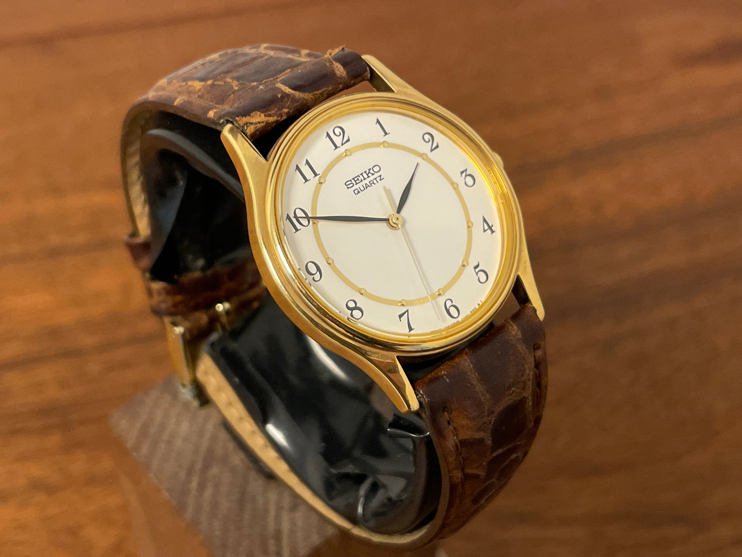 (2003) Seiko 7N01-7041 quartz dress watch - gold case w/ white dial & Arabic numerals (NOS)