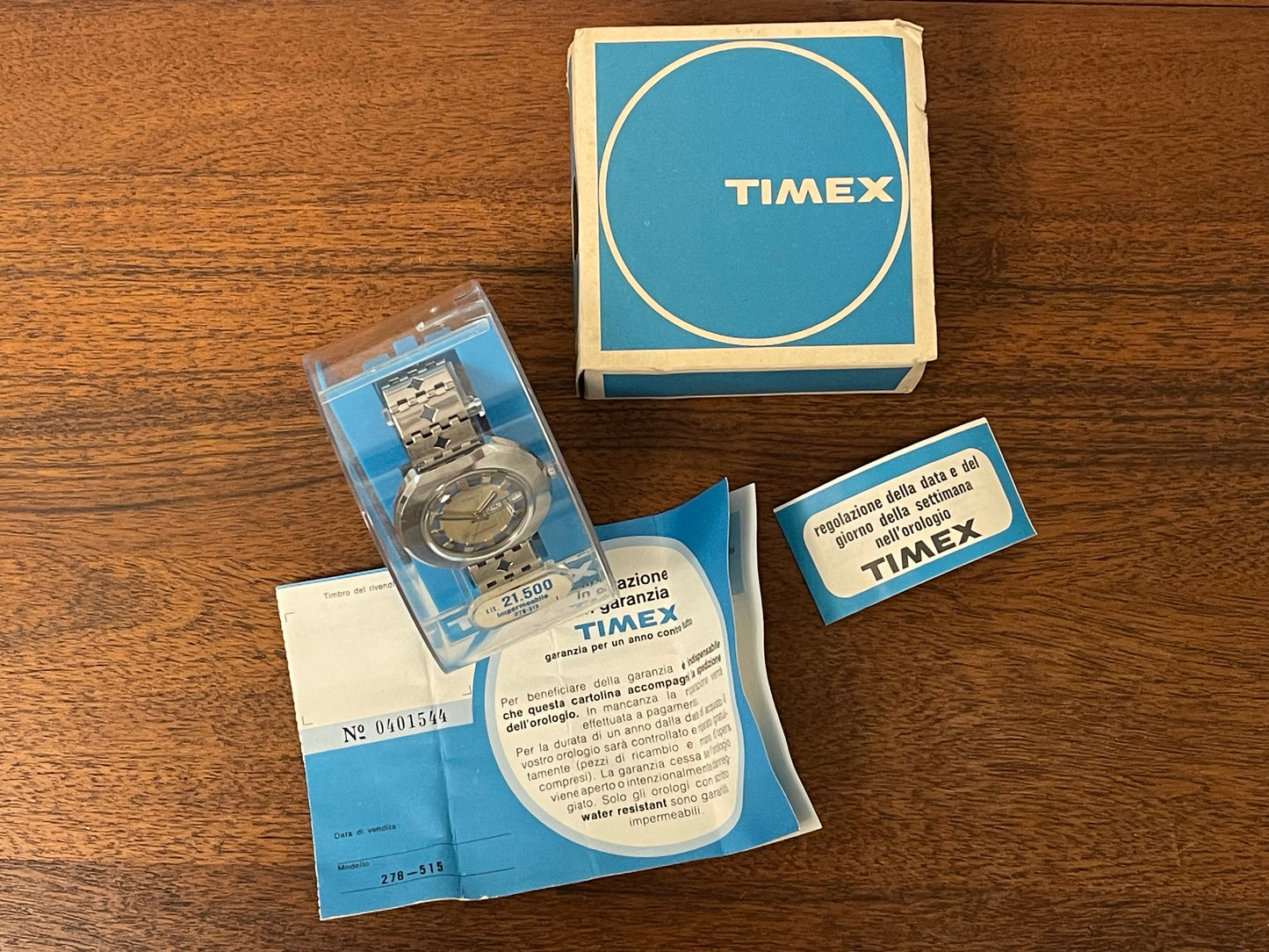 (1970s) Timex 278-515 "UFO" - silver case - silver brushed dial w/ silver markers - (NOS + full set)