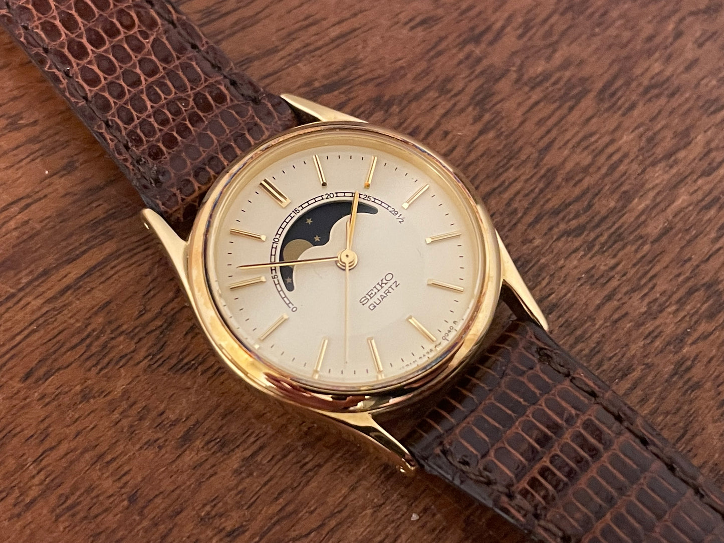 (1985) Seiko 2A24-0040 dress watch - champagne dial w/ moonphase & stick markers - small size (NOS)