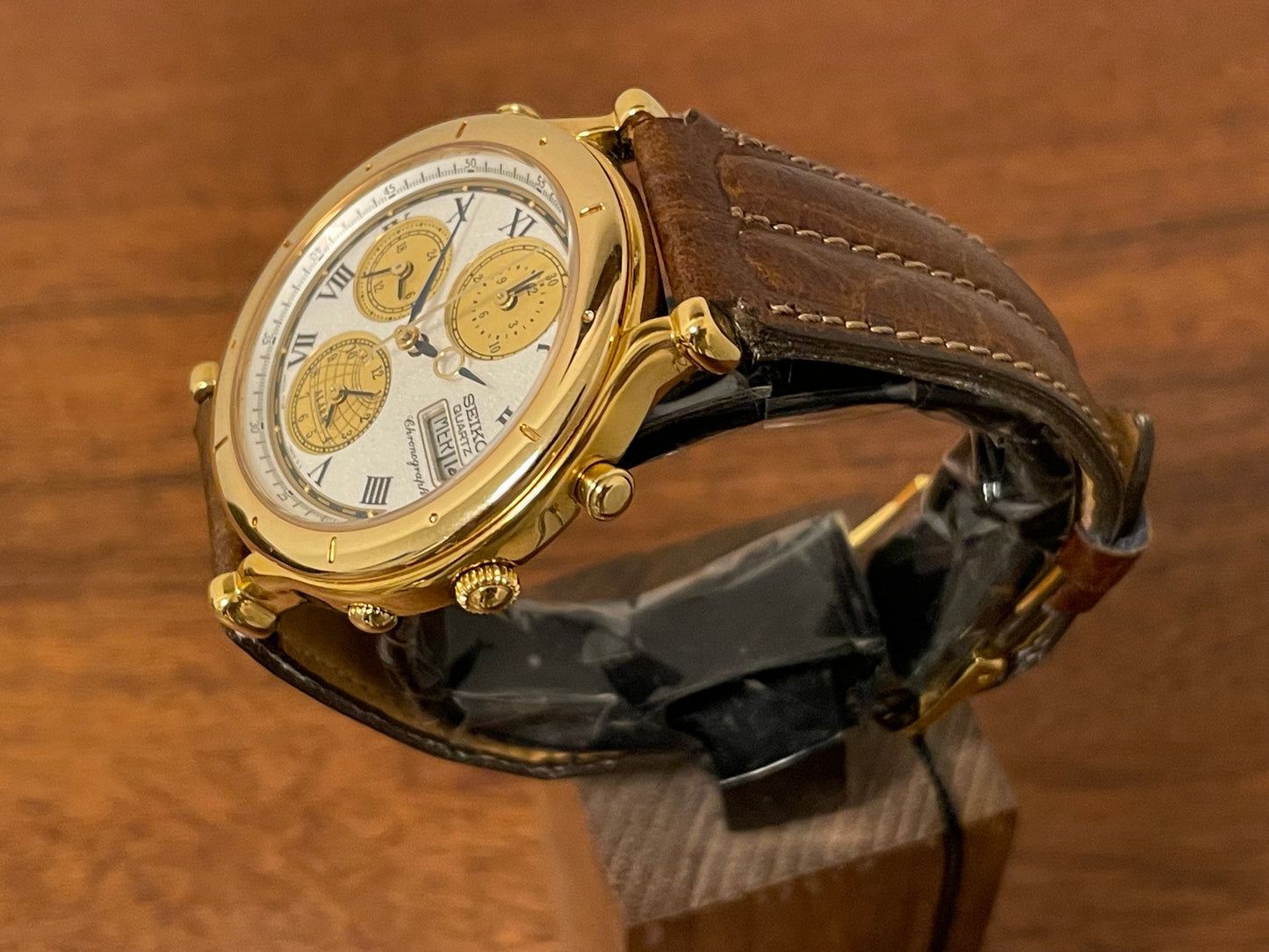 (1992) Seiko 7T39-7A00 Age of Discovery (AOD) chronograph -  gold case w/ white speckled dial (NOS)