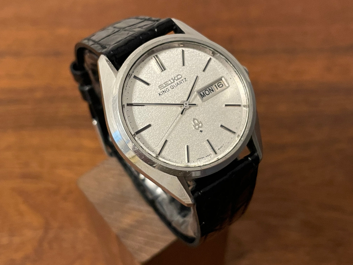 (1975) Seiko 4823-8000 King Quartz - silver grain dial w/ silver markers
