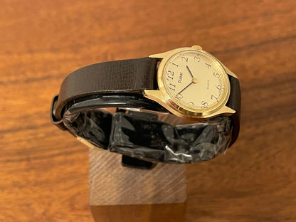 (1990) Pulsar Y480-0060 dress watch - gold colored case - champagne dial w/ black Arabic numerals - small size (NOS)