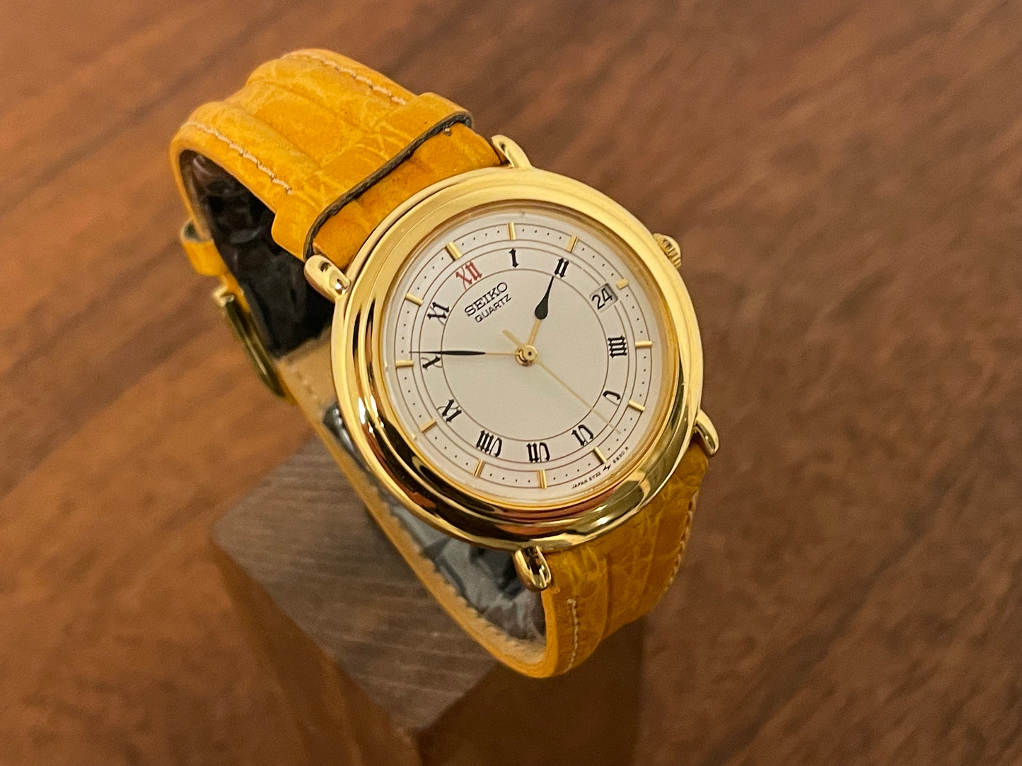 (1991) Seiko 5Y32-6A20 dress watch - white dial w/ Roman numerals & Spade hands (NOS)