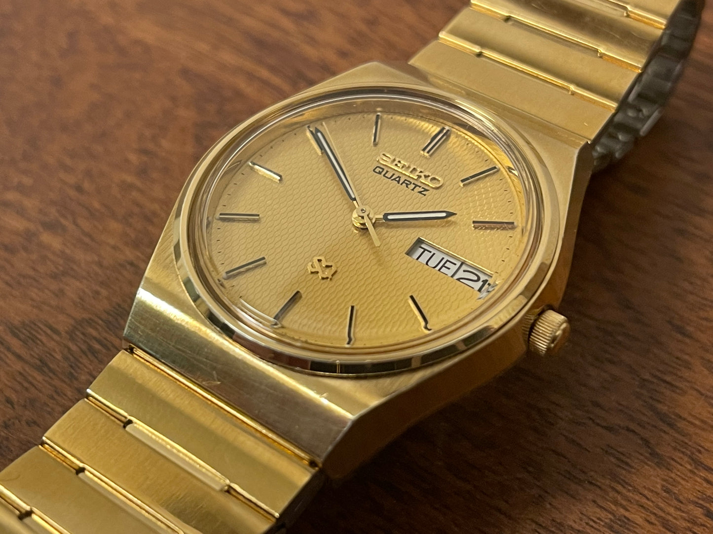 (1982) Seiko 8223-6060 SQ - Solid Gold Plated (SGP) case with gold dial