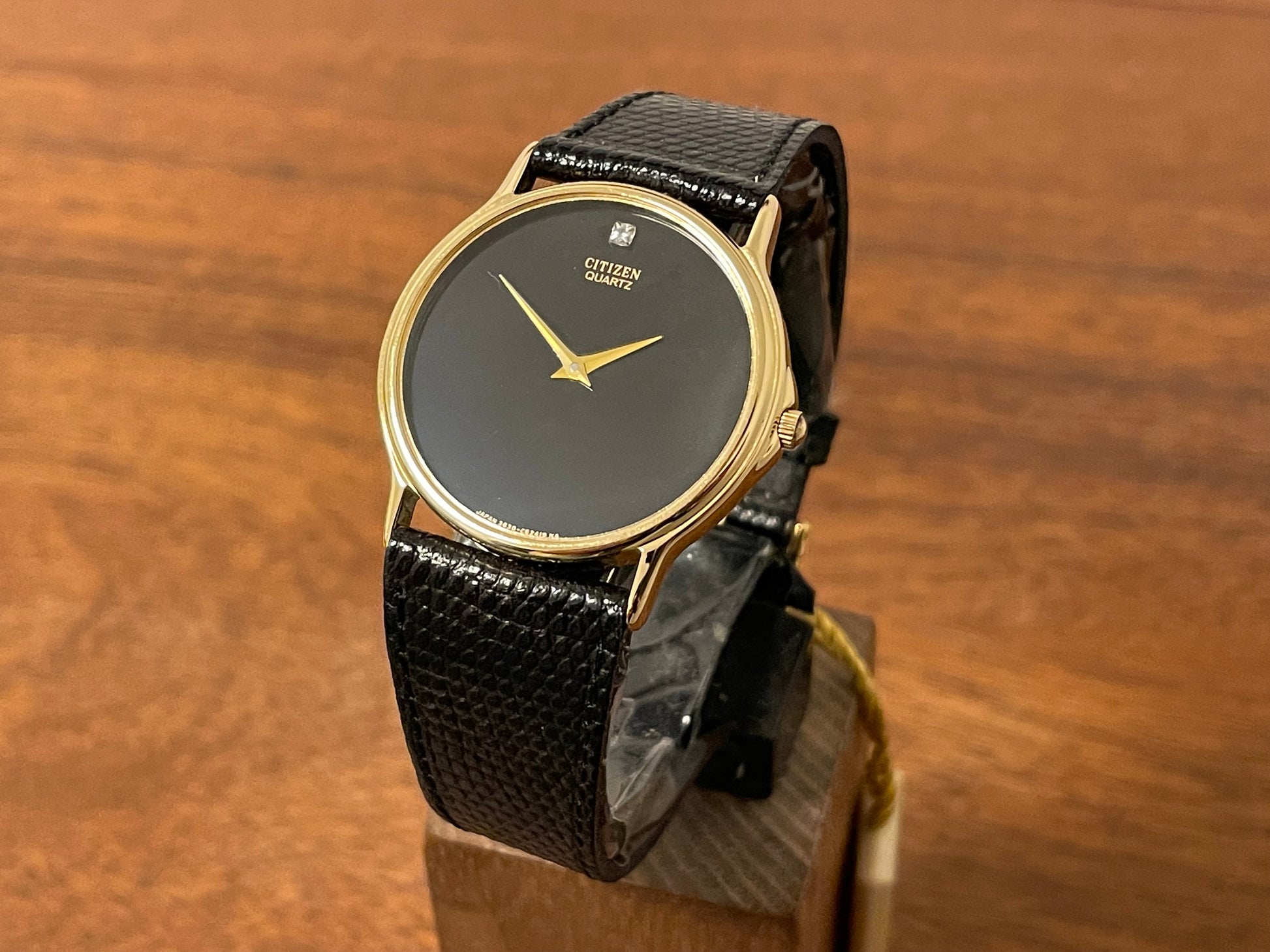 Front side (1979) Citizen 3620-958195SJ dress watch - black dial w/ diamond marker (NOS)