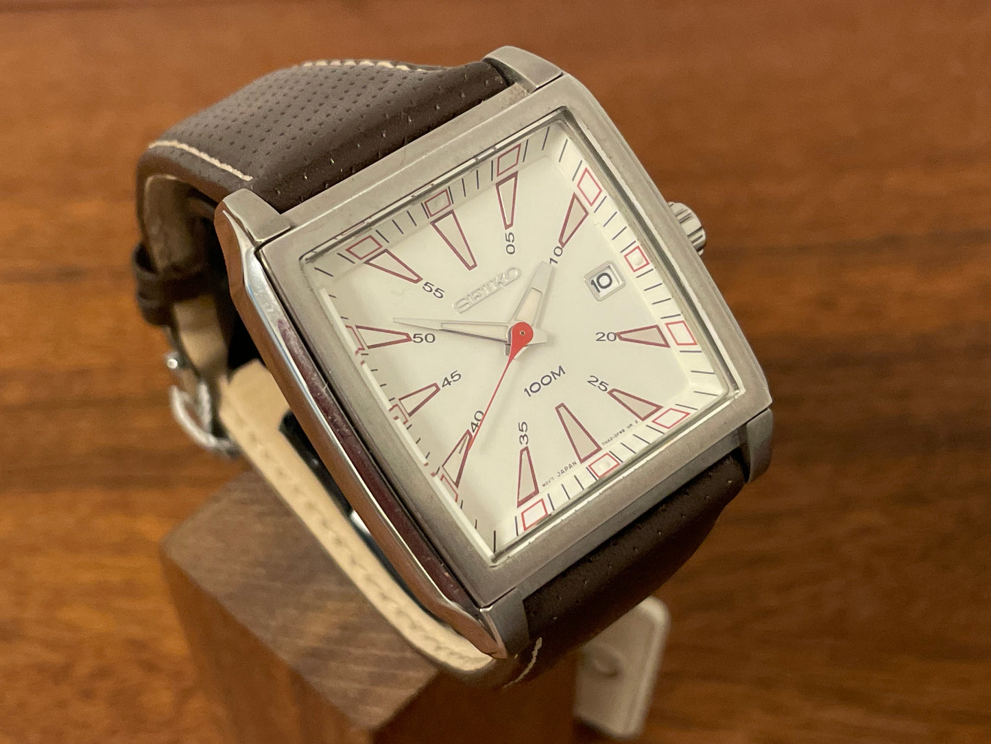 (2007) Seiko 7N42-0DN0 "Tank Jumbo" - white dial w/ red highlights (NOS)