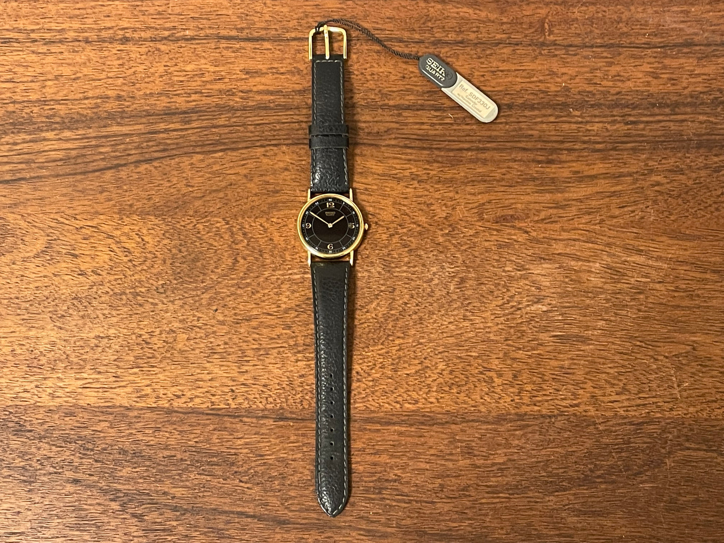 (2000) Seiko 5Y39-7010 dress watch - gold colored case - black dial w/ flat gold Arabic numerals (NOS)