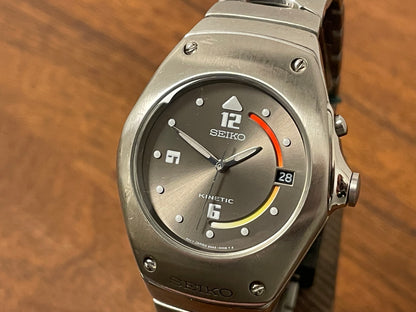 (1999) Seiko 5M42-0E39 Kinetic Arctura - full stainless steel bracelet - grey dial w/ white numerals & markers (NOS)