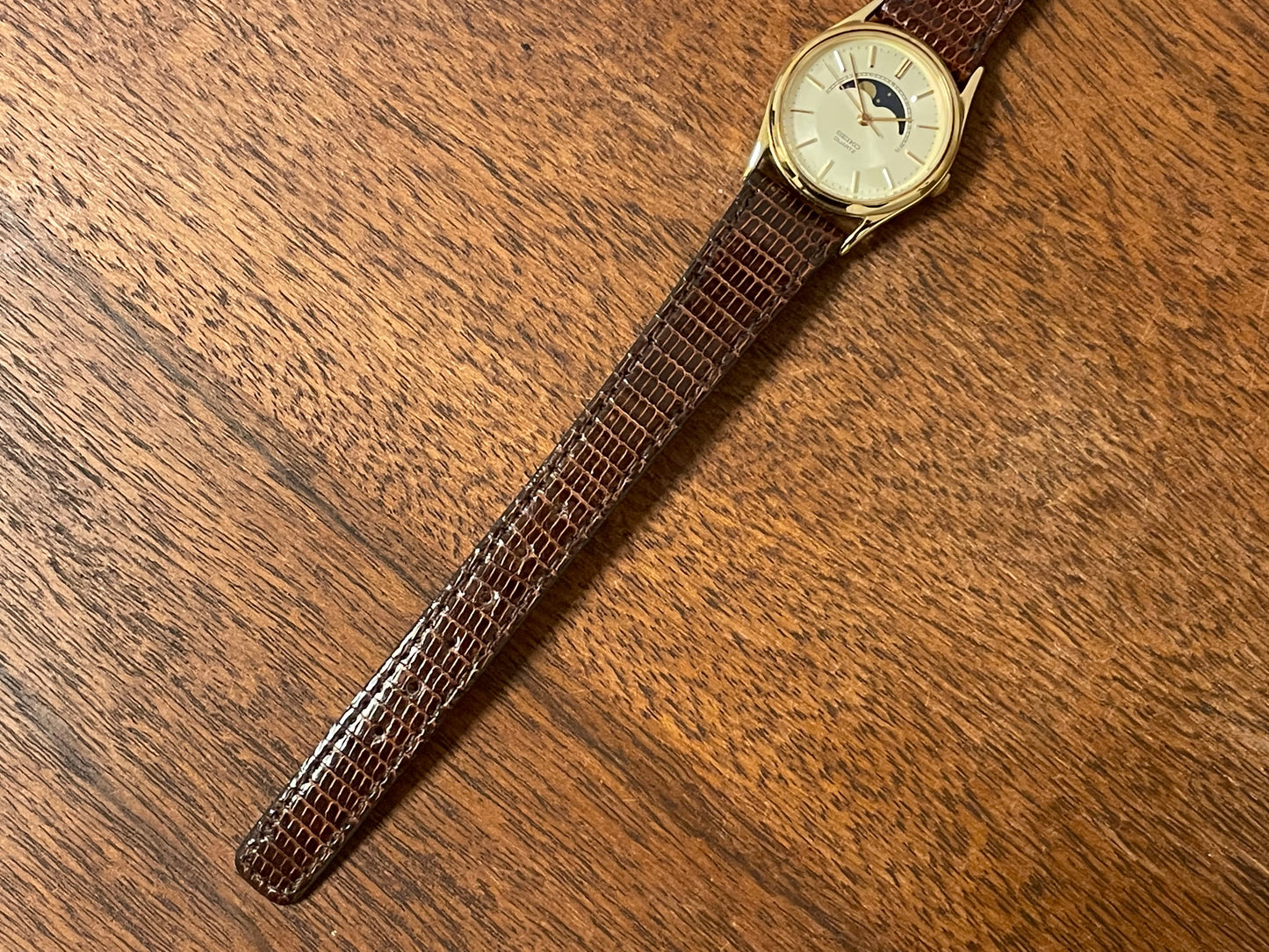 (1985) Seiko 2A24-0040 dress watch - champagne dial w/ moonphase & stick markers - small size (NOS)