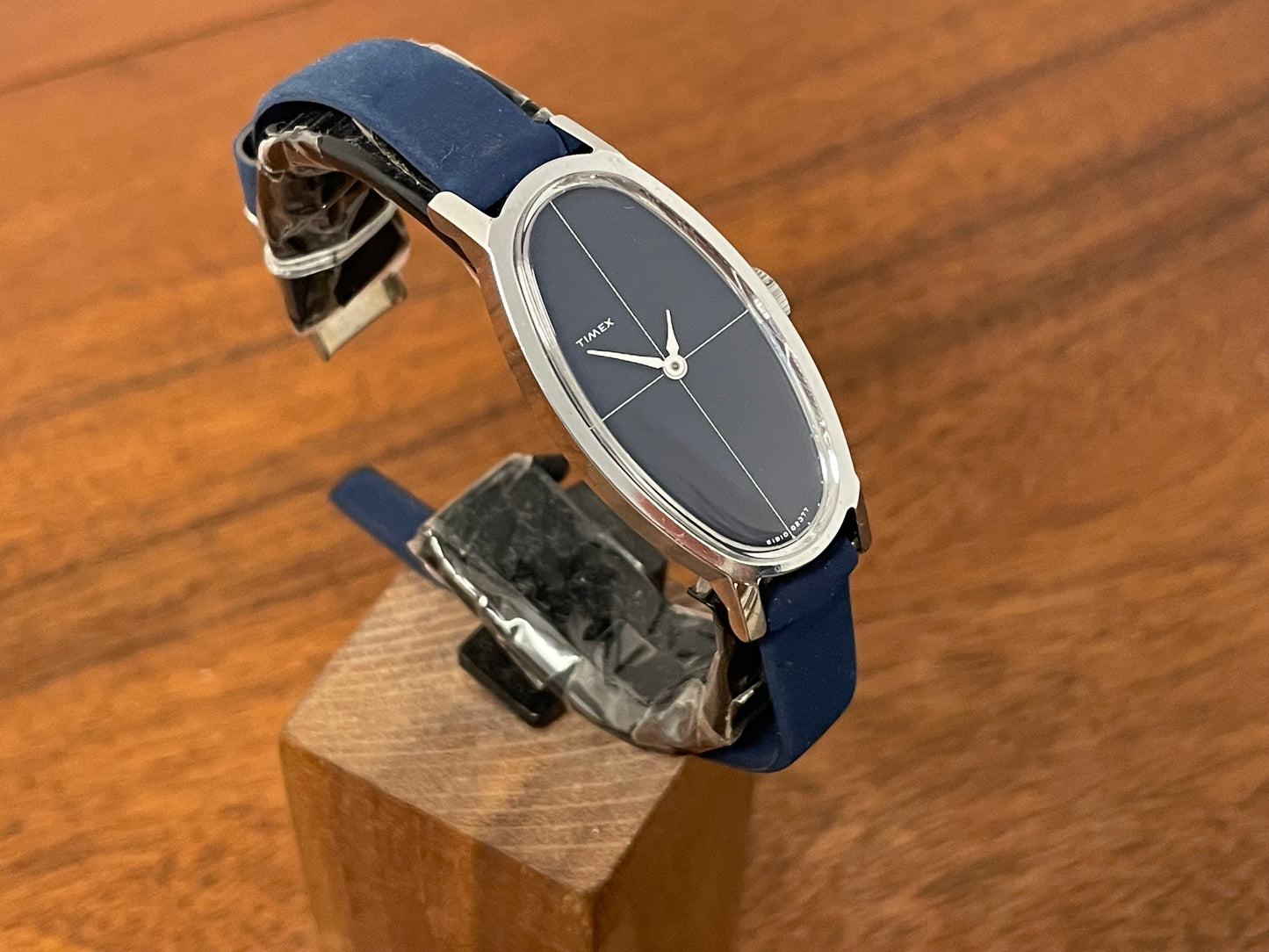 (1970s) Timex 519-105 dress watch - elongated oval case - black cross dial - small size (NOS + full set)