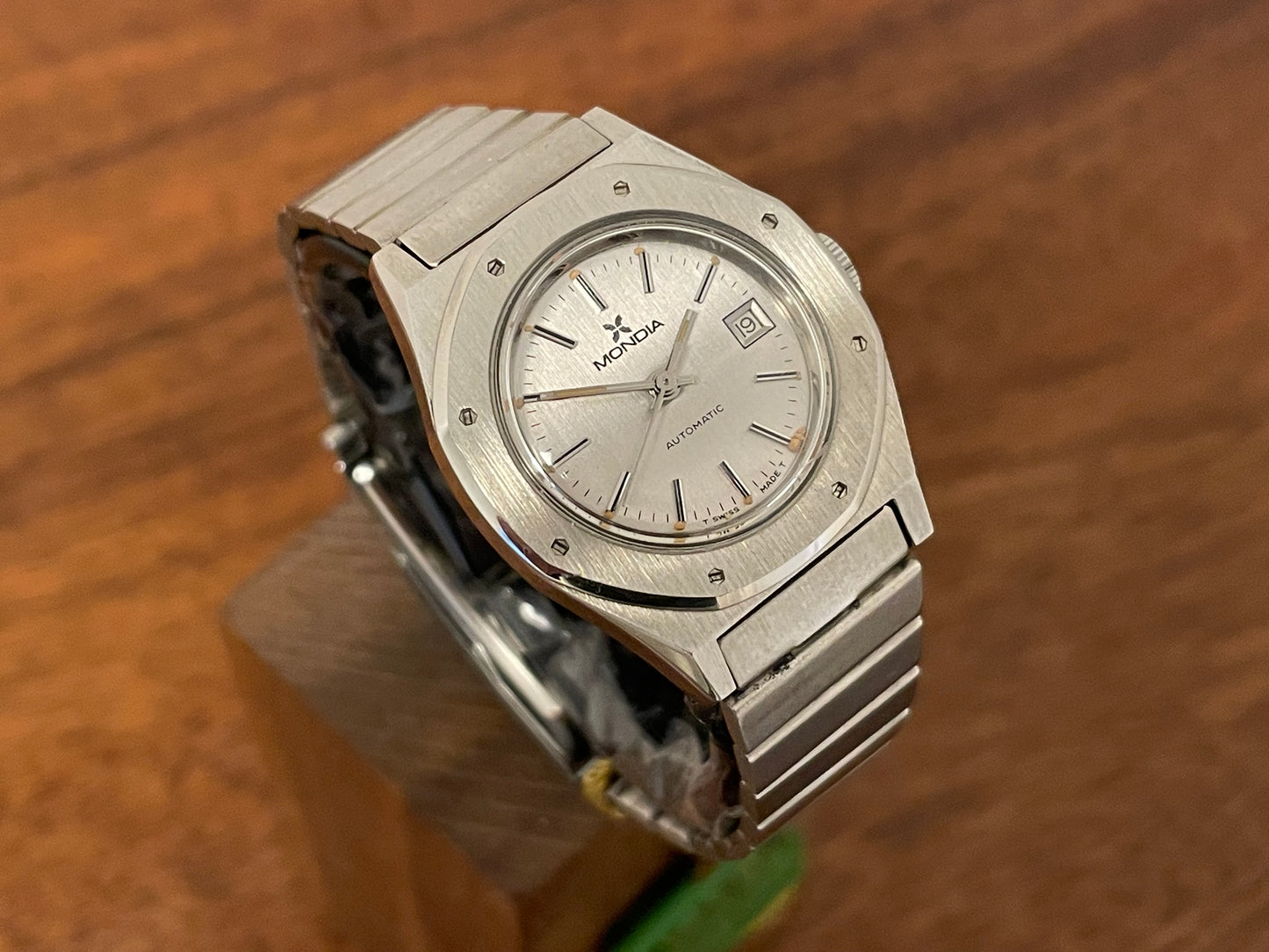 (1970s) Mondia (by Zenith) 8622 "Royal Oak" - silver brushed dial w silver markers - small size (NOS)