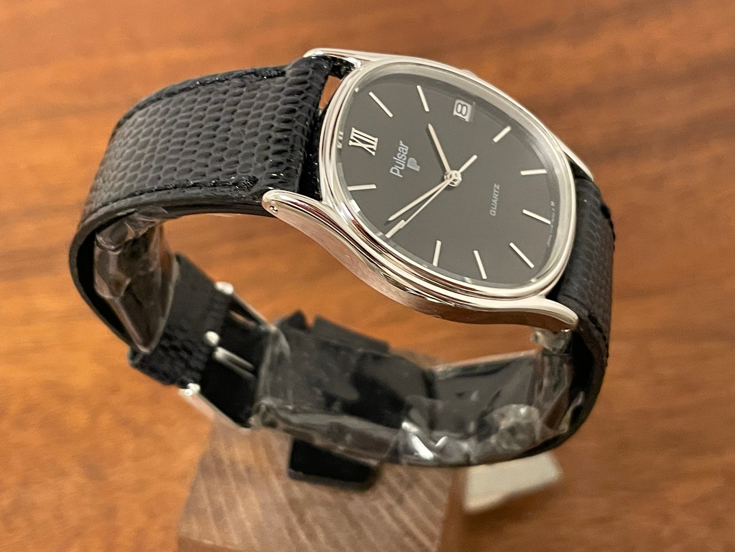 (1982) Pulsar Y112-5099 "Ellipse" dress watch - silver case - black dial w/ silver stick markers (NOS)
