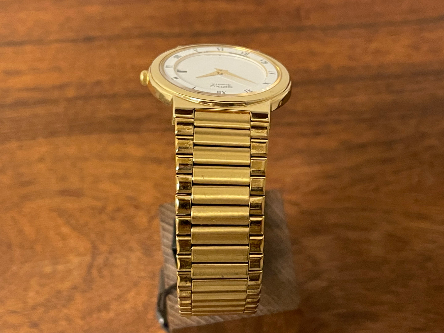 (1992) Seiko 5Y89-7A10 dress watch – white dial w/ Roman numerals & date (NOS)