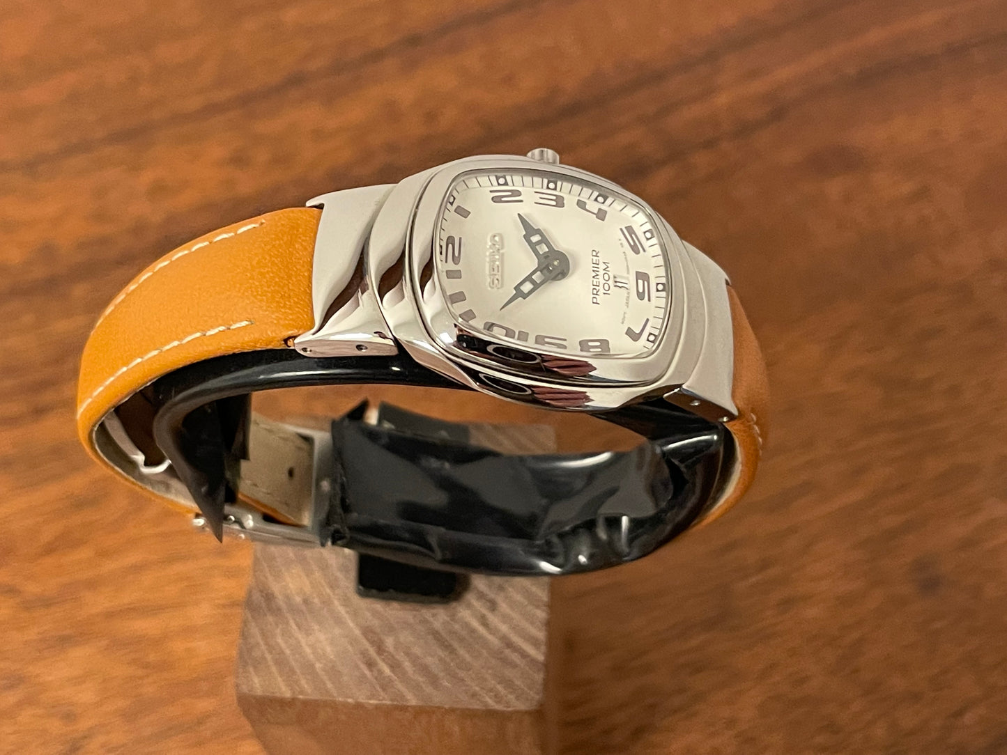 (2001) Seiko 7N89-0AA0 Premier on leather strap - white dial w/ Arabic numerals - small size (NOS)
