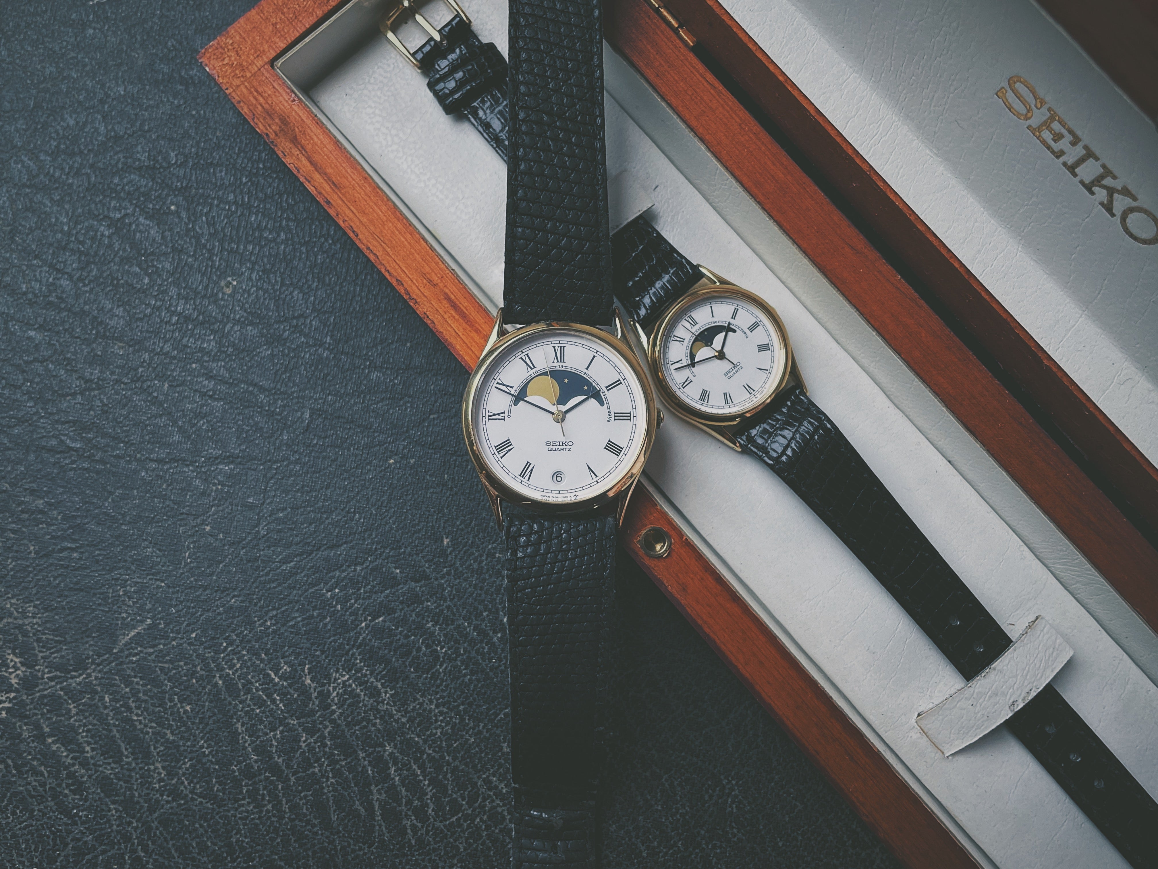 1984) Seiko 7434-7000 dress watch with moonphase - white Roman