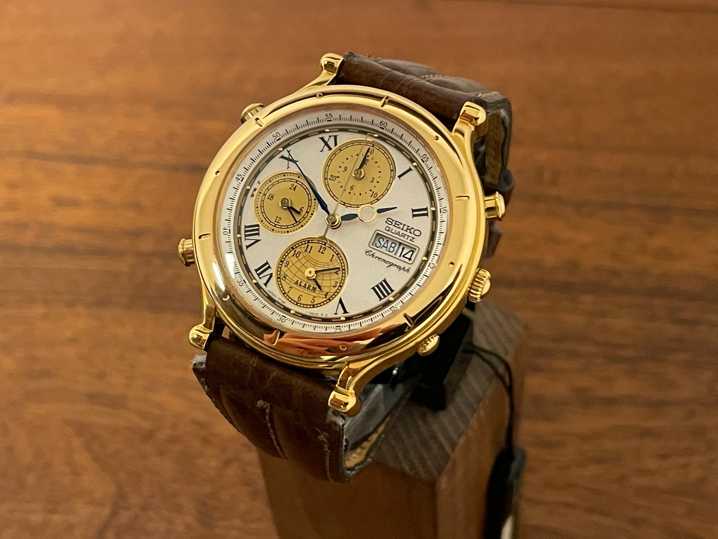Front side (1992) Seiko 7T39-7A00 Age of Discovery (AOD) chronograph -  gold case w/ white speckled dial (NOS)