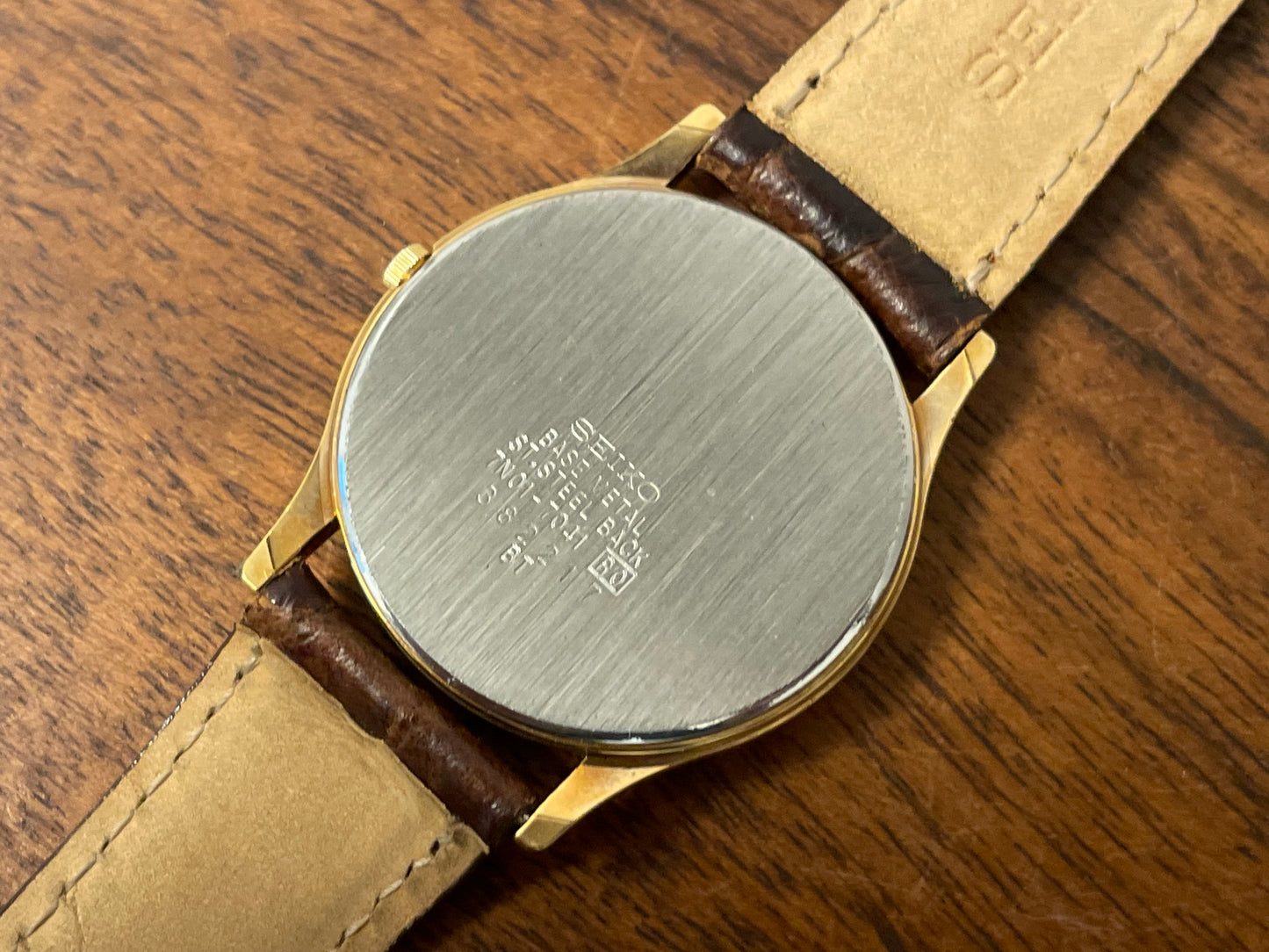 (2003) Seiko 7N01-7041 quartz dress watch - gold case w/ white dial & Arabic numerals (NOS)