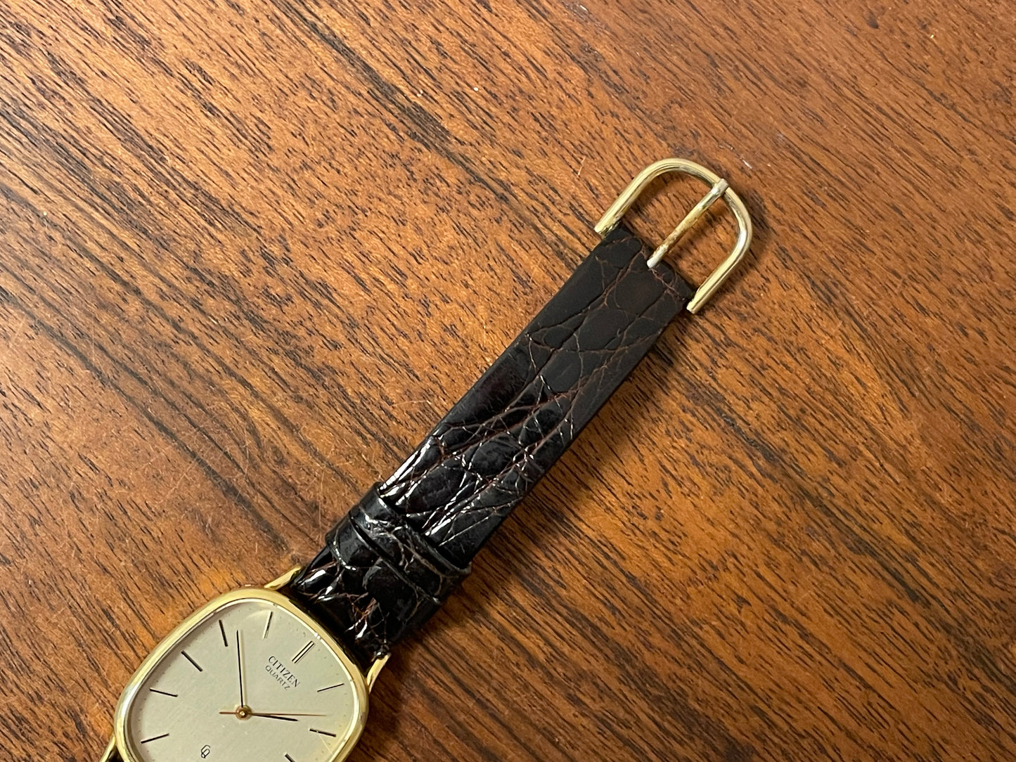 (1970s) Citizen 47-5181 "Ellipse" dress watch - 18K solid gold case - brushed champagne dial w/ gold markers