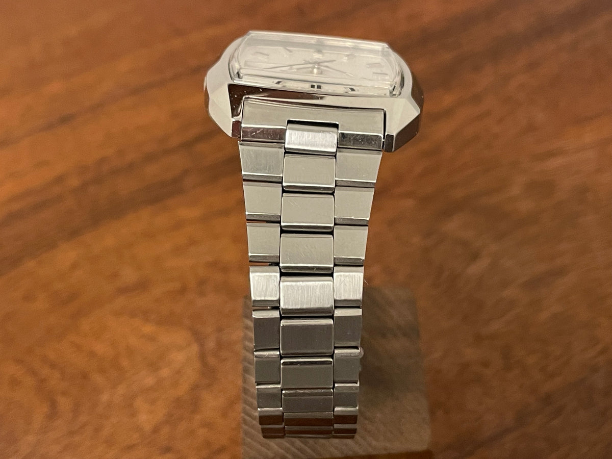 (1976) Seiko 0903-5039 SQ Quartz 4004 "TV dial" - silver waffle dial w/ silver stick markers
