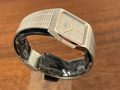 (1985) 5Y02-5010 Seiko 5 quartz - integrated bracelet - silver brushed dial w/ stick markers (mint)
