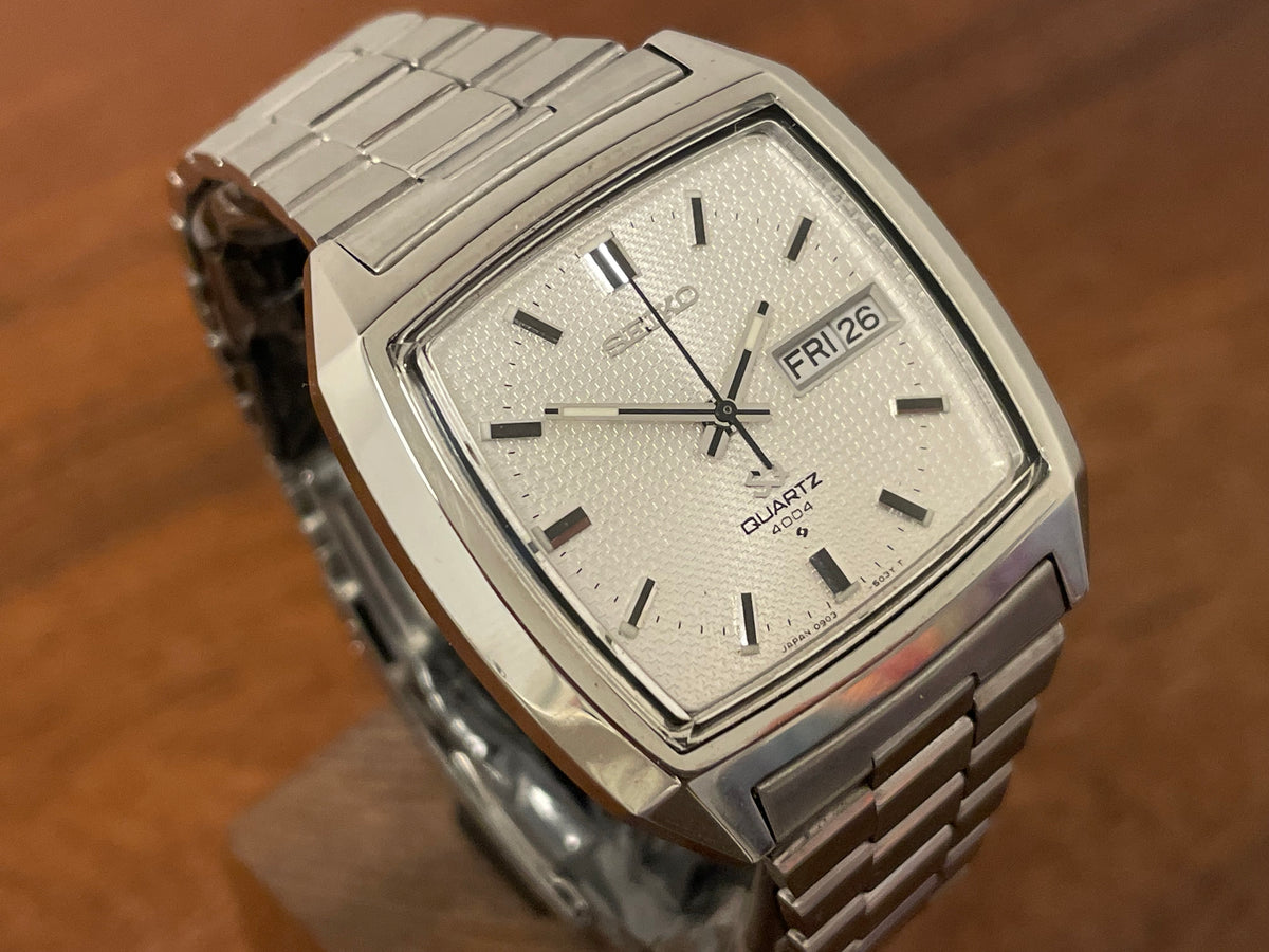 (1976) Seiko 0903-5039 SQ Quartz 4004 "TV dial" - silver waffle dial w/ silver stick markers