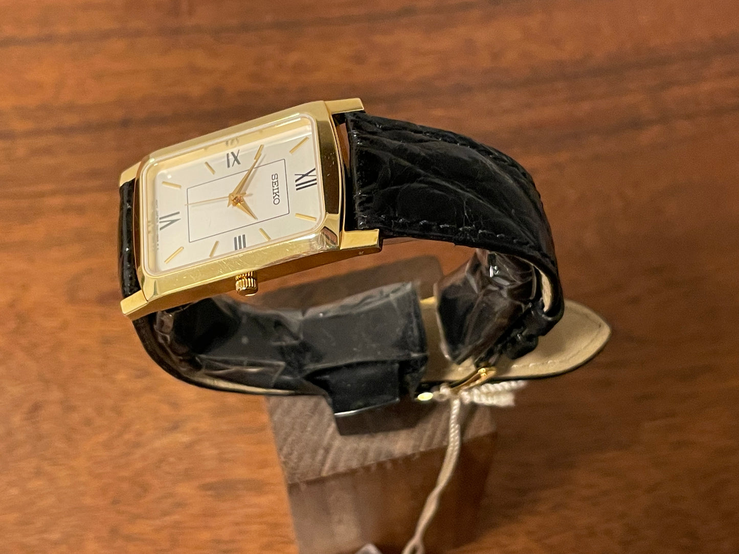 (1990s) Seiko 7N01-0BA8 18K gold collection "tank" - 18k solid gold case - white & cream dial (NOS + full set)