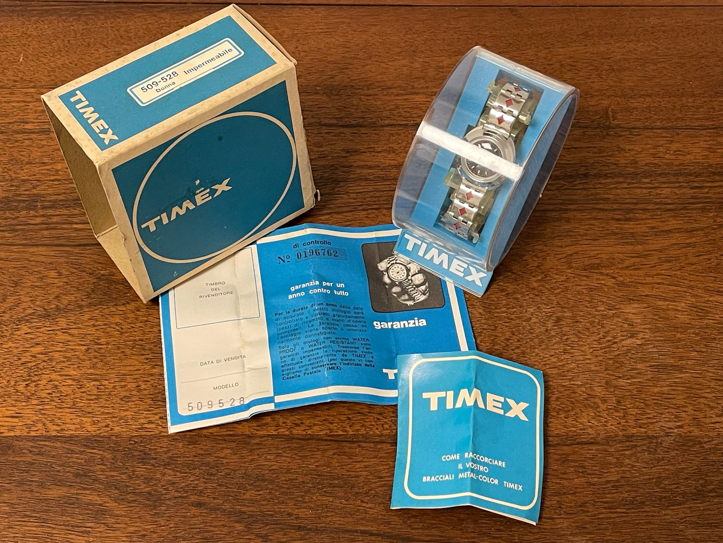(1970s) Timex 509-528 dress watch - silver case - black dial w/ silver & red markers - small size (NOS + full set)
