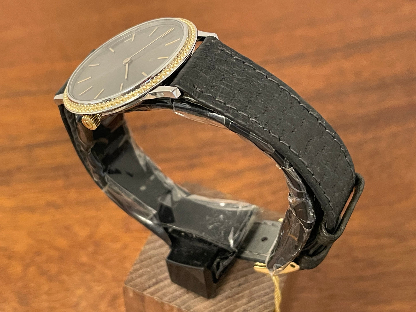 (1980s) Universal Genève 6-566 dress watch - silver case w/ gold beaded bezel - grey sunburst dial (NOS)
