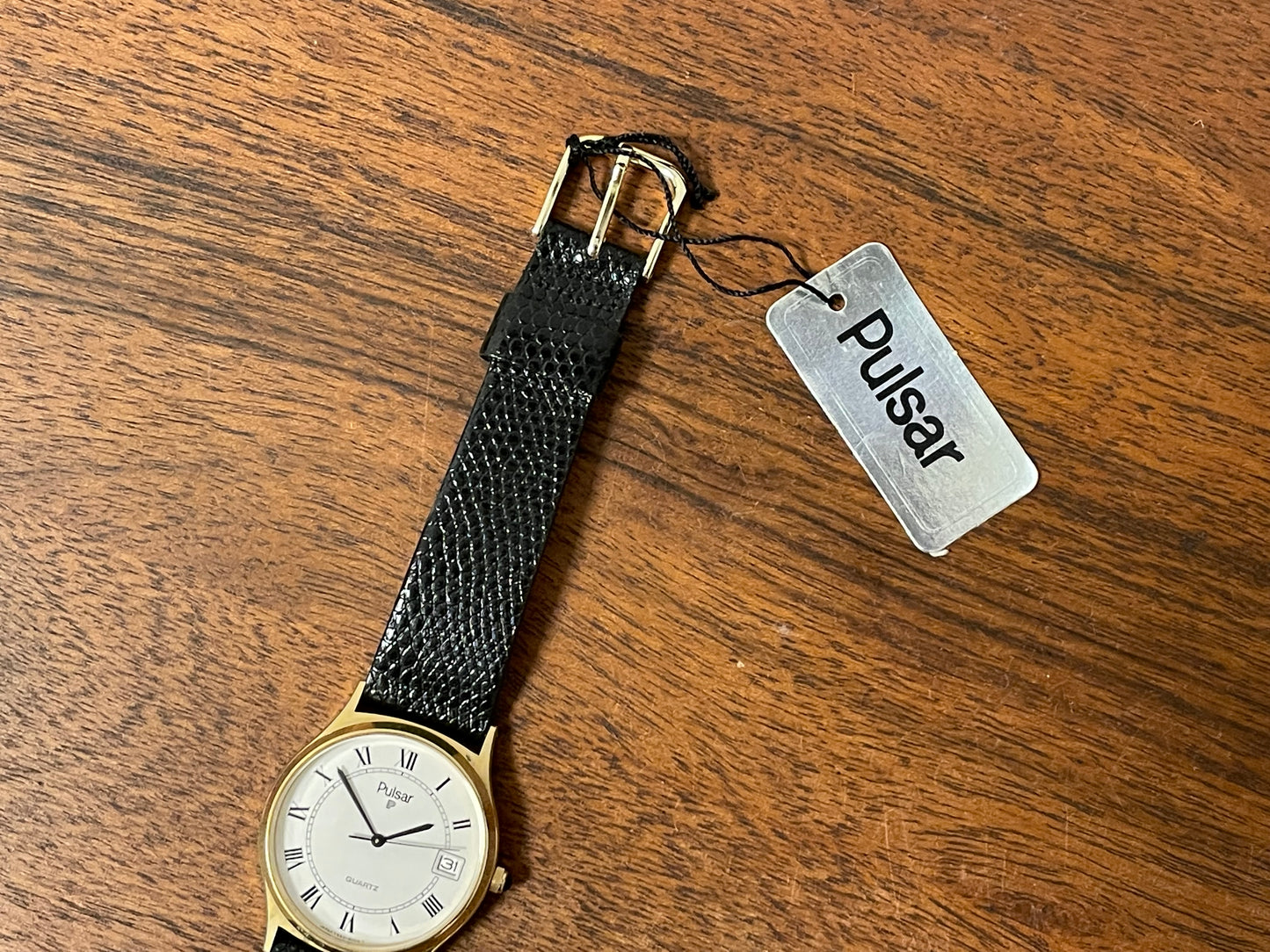 (1990) Pulsar Y552-8009 dress watch - gold colored case - white dial w/ black Roman numerals (NOS)