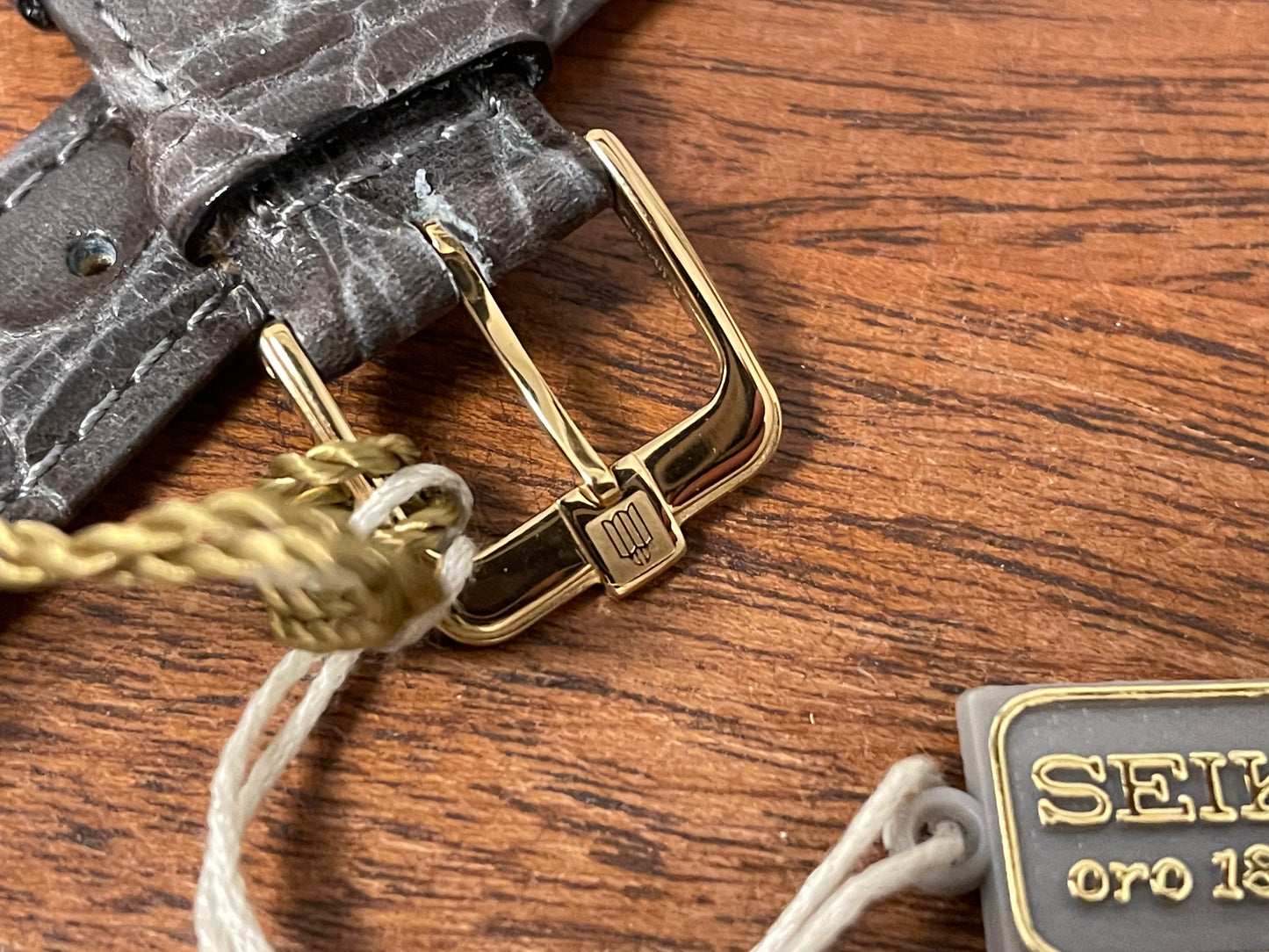 (1994) Seiko 7N00-S007 "Gold" 18K gold collection dress watch - 18k solid gold case - white dial w/ gold markers