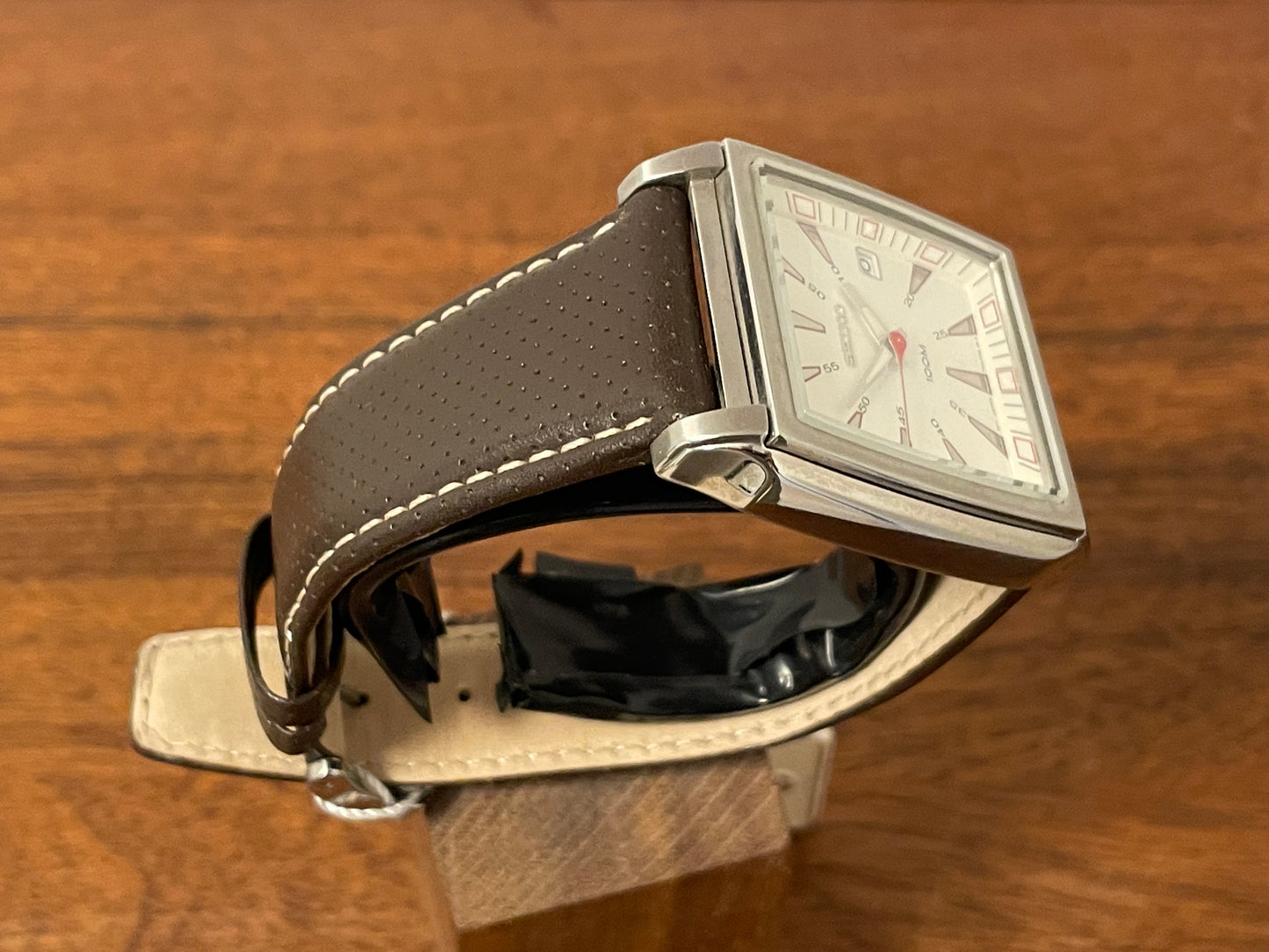 (2007) Seiko 7N42-0DN0 "Tank Jumbo" - white dial w/ red highlights (NOS)