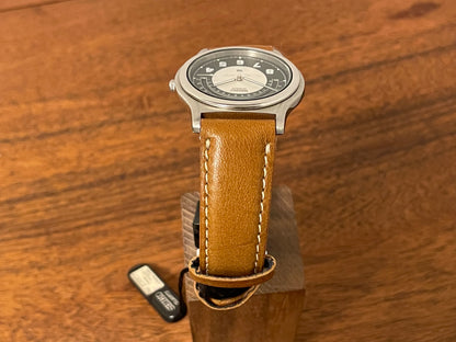 (1988) Seiko 5Y22-7010 Quartz SQ dress watch - black dial w/ 180° arc date window (NOS)