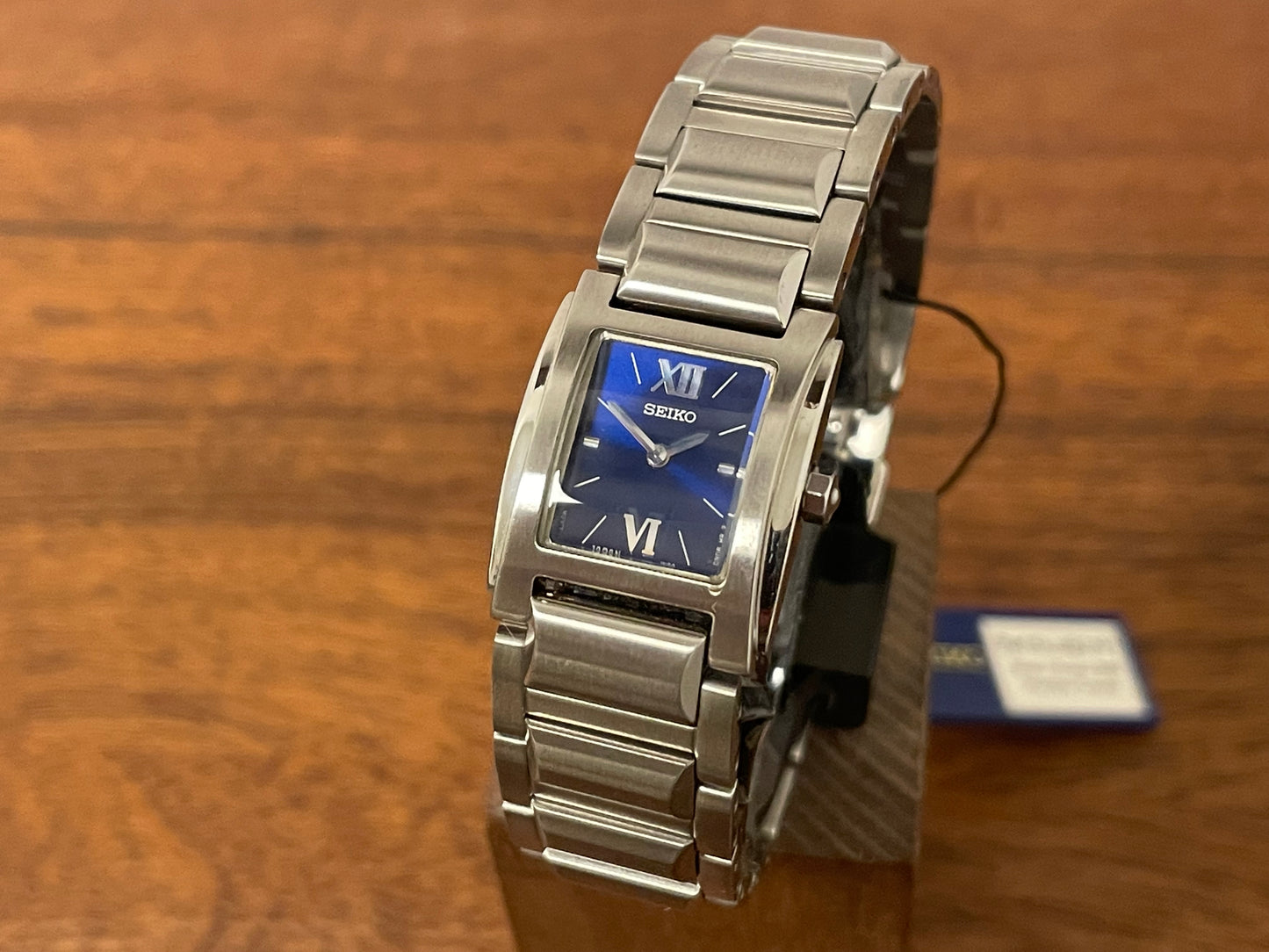 Front side (1995) Seiko 1N00-OJH0 - "Tank" style case - blue dial w/ silver Roman numerals & markers - small size (NOS)