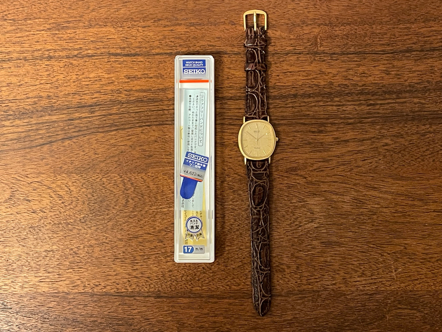 (1981) Seiko 6030-5410 Dolce "Ellipse" - gold plated case w/ etched bezel - gold textured dial w/ gold markers