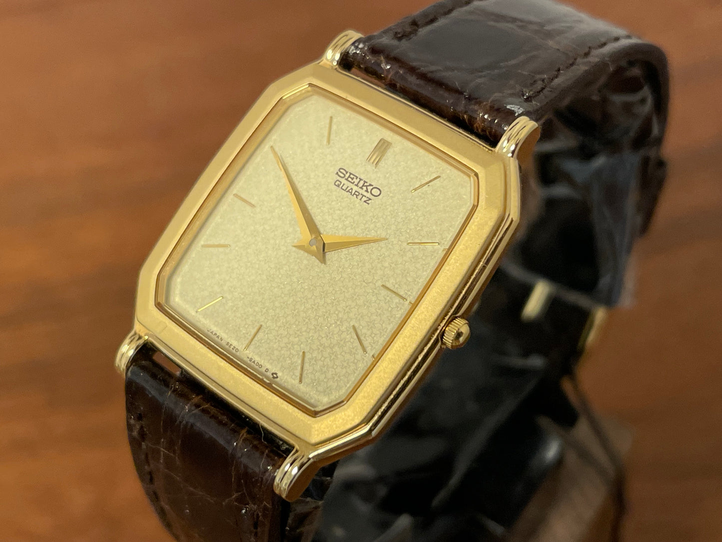 (1987) Seiko 5E20-5A00 "Tank" dress watch - champagne patterned dial w/ gold markers (NOS)