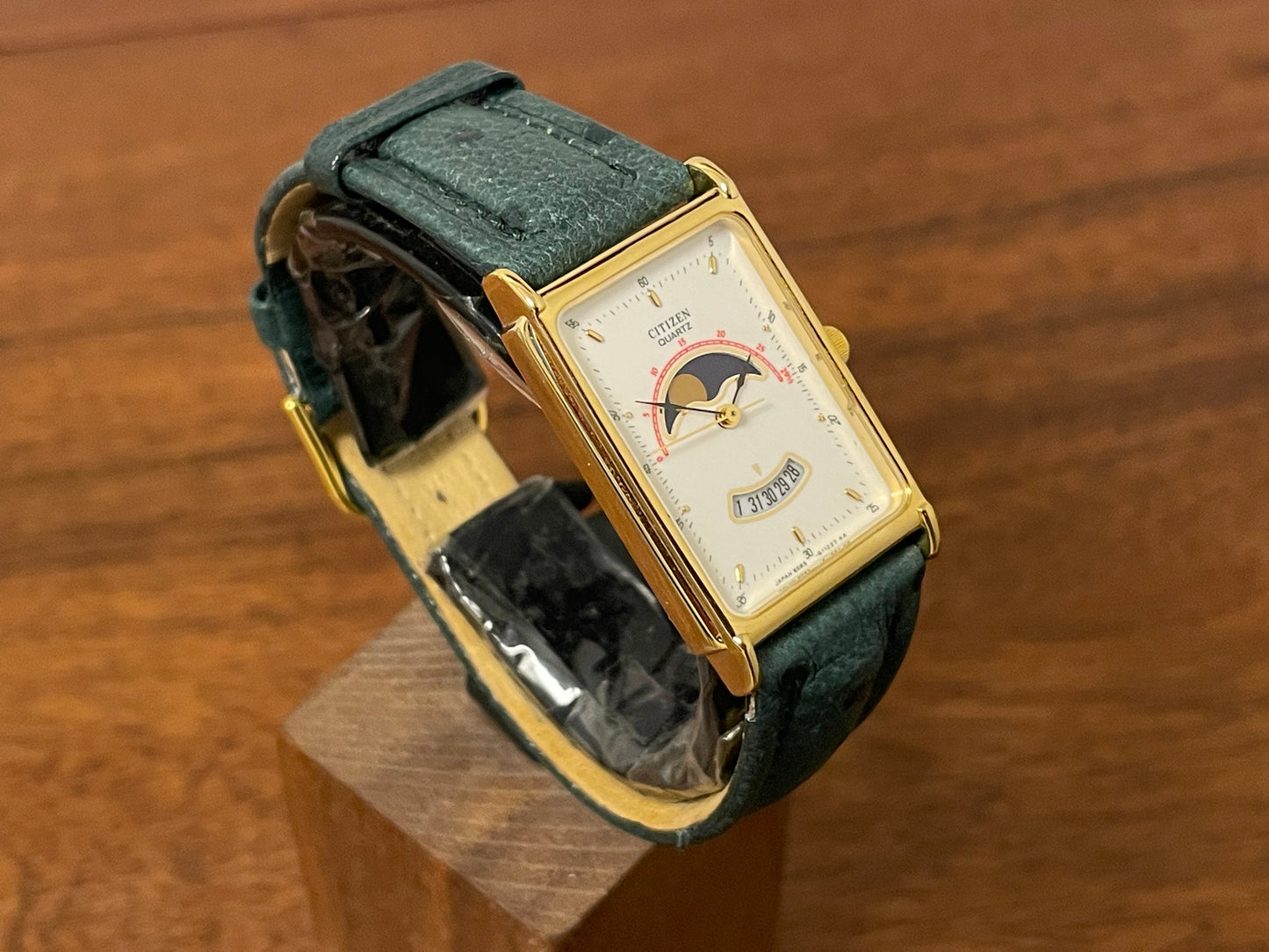 (1990) Citizen 6085-Y56376 “Tank” - white dial w/ moonphase & gold stick markers (mint)